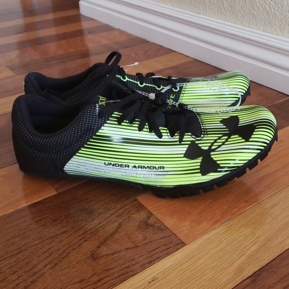 Mens Under Armour football cleats size 11.5 NEW